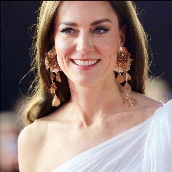 New Zara Gold Floral Cascading Earrings - Picture 2 of 8